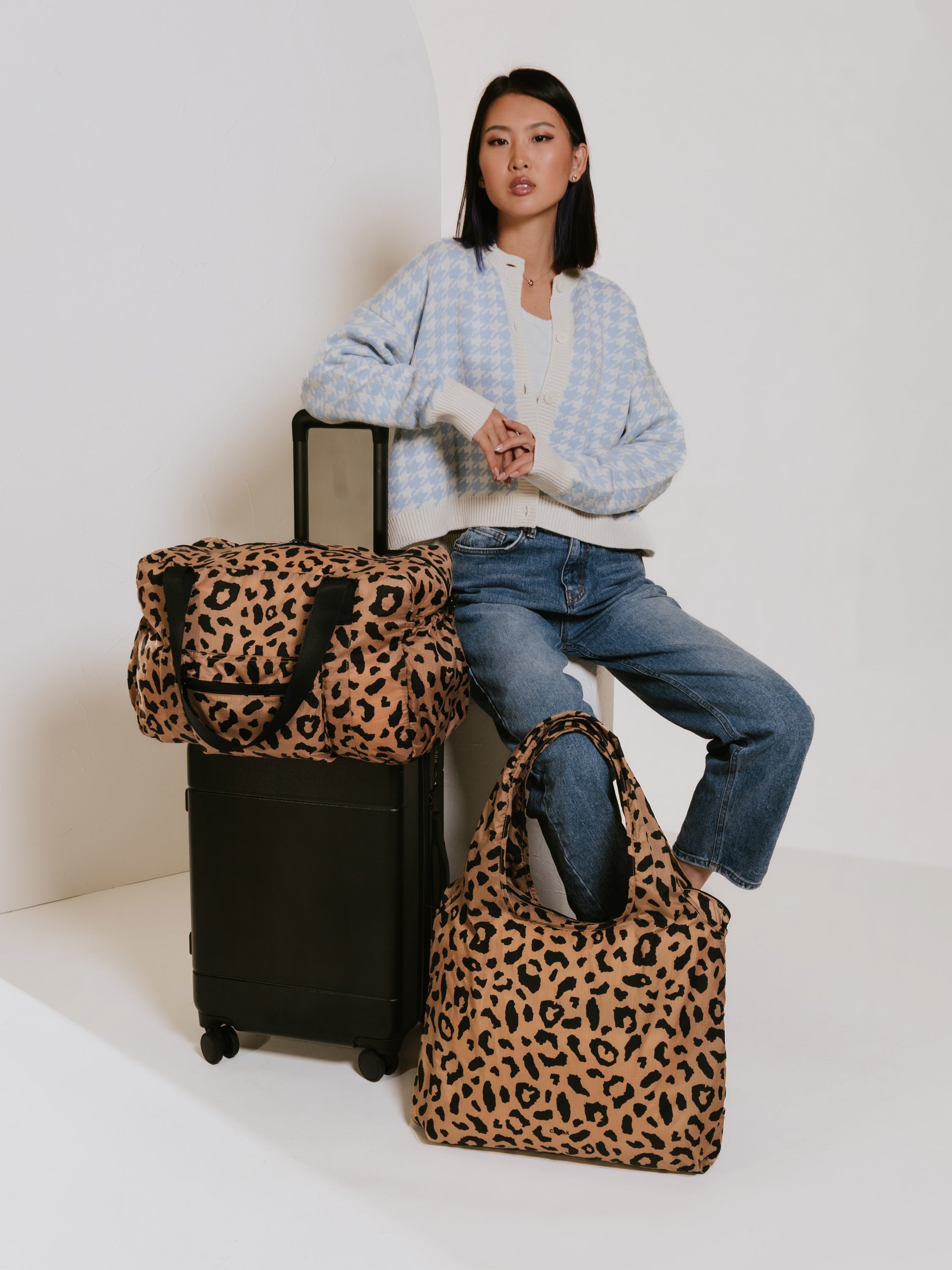 https://www.calpaktravel.com/cdn/shop/products/COMPAKT-DUO-CHEETAH-LIFESTYLE-1.jpg?v=1693008359&em-format=avif